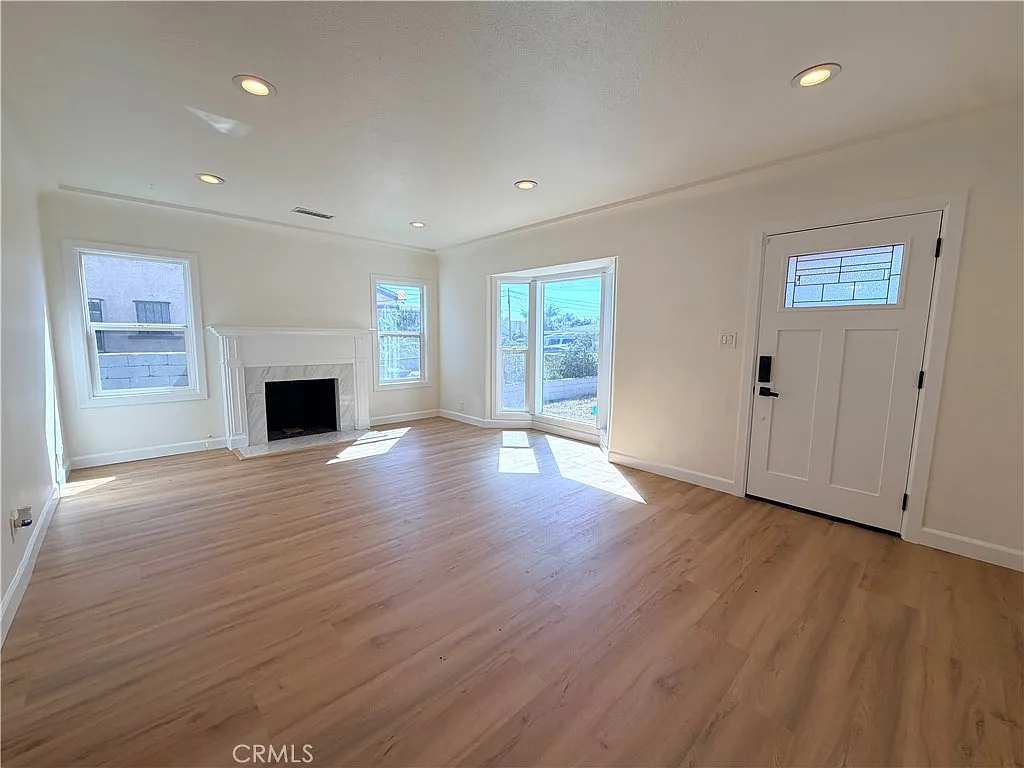 3 bed, 1350 sqft, $3,800 — Photo 3