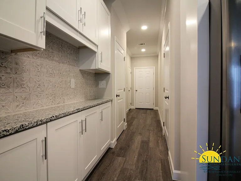 1813 Stable Ln — Photo 6