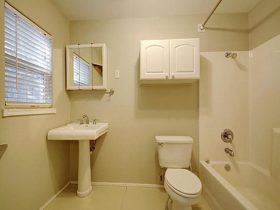 4th image of 1211 Payne Ave #B