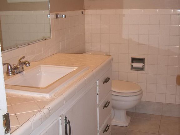 3rd image of 4944 Baylor Dr