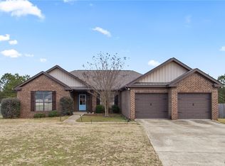12151 Autumn Leaves Trl, Northport, AL 35473