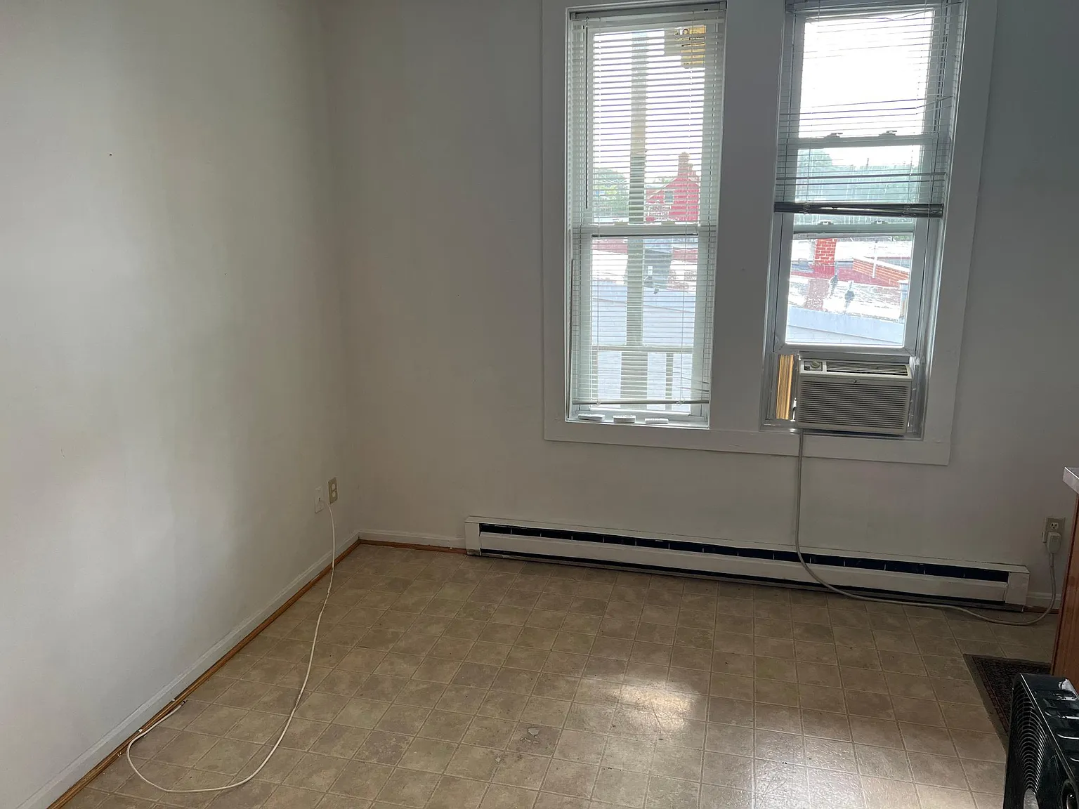 87 S Market St — Photo 2
