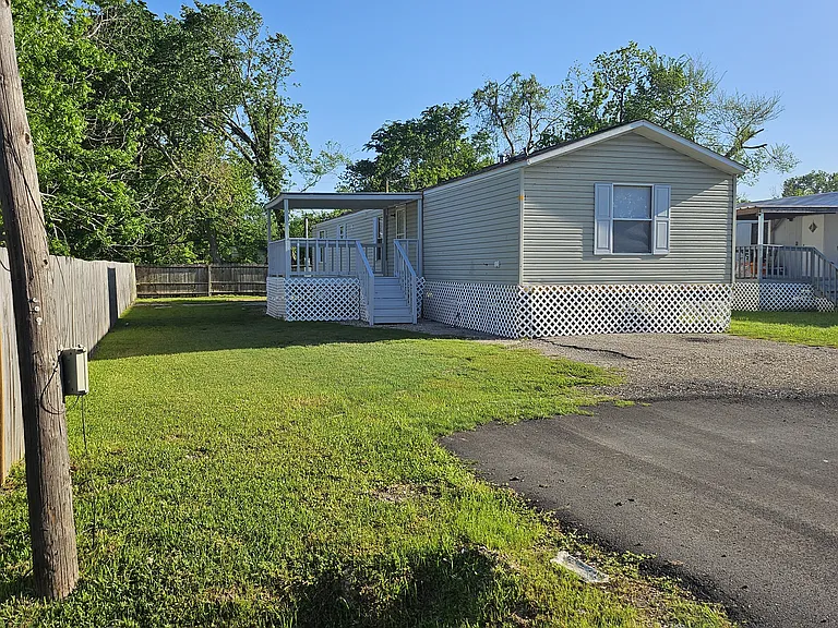 243 E Saint Charles Dr — Photo 14