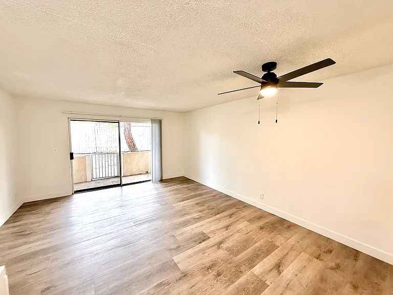 12521 Saticoy St #7 — Photo 2