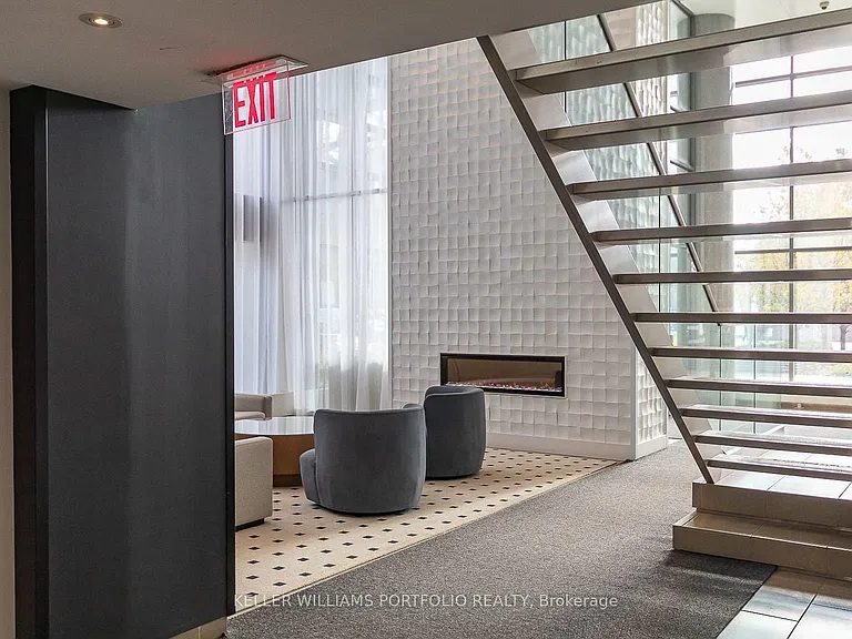 15 Fort York Blvd W #3907 — Photo 4