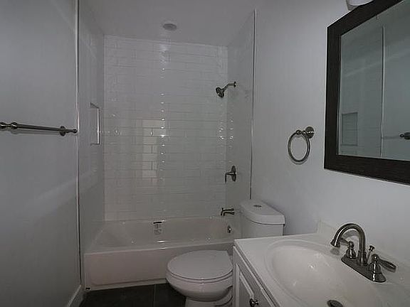 2nd image of 925 E 5th St #8.1