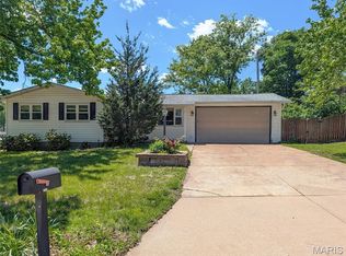 9700 Antigo Dr, Saint Louis, MO 63123