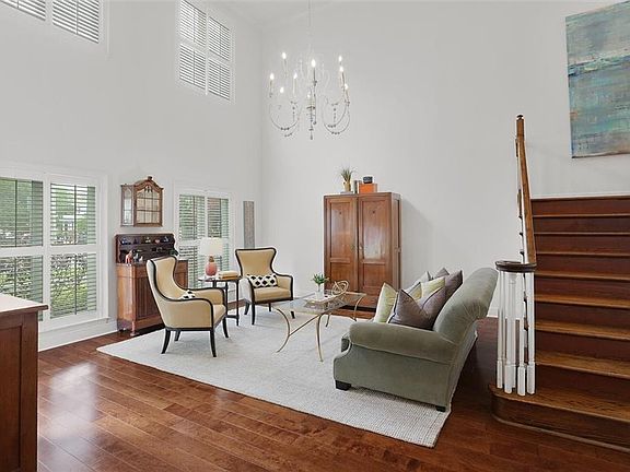 5th image of 2035 State St