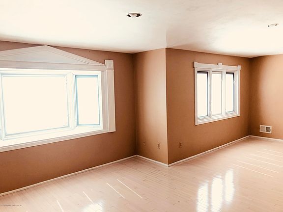 4th image of 219 Gervil St Floor 2