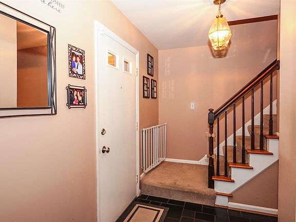 3rd image of 9386 Flemington Dr