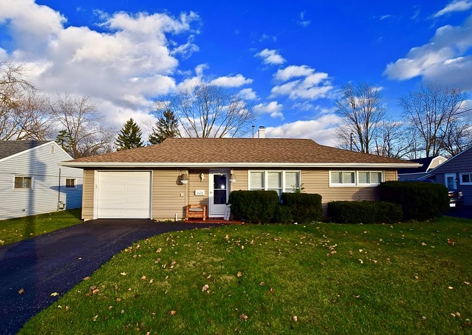 1st image of 262 Sara Ave