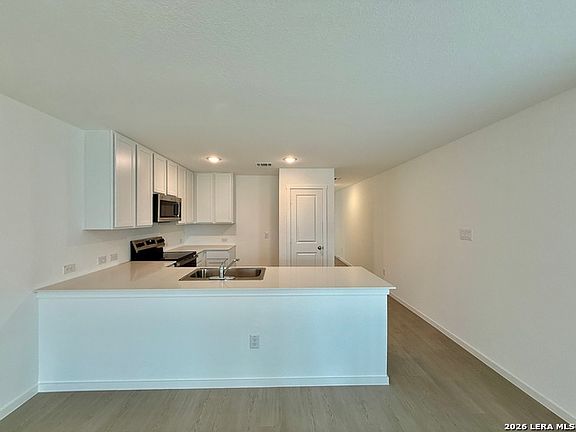 5th image of 413 Moscato Rd