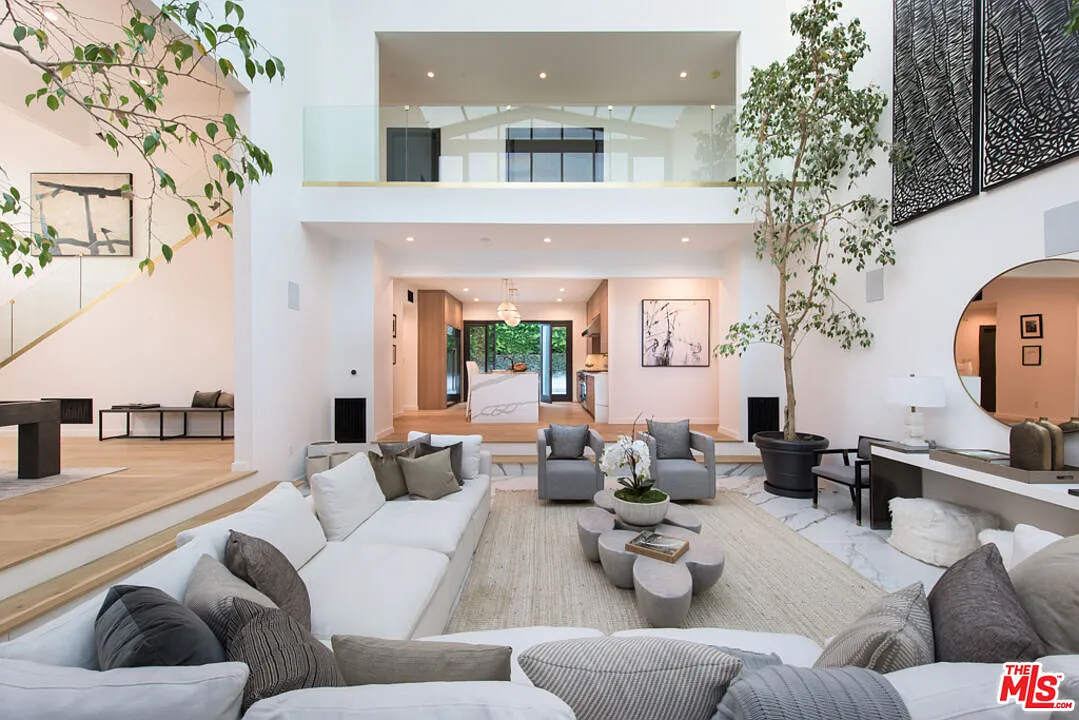 6 bed, 7.0 bath, 6517 sqft, $29,995 — Photo 3