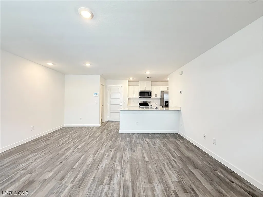 3 bed, 2.5 bath, 1309 sqft, $1,900 — Photo 4