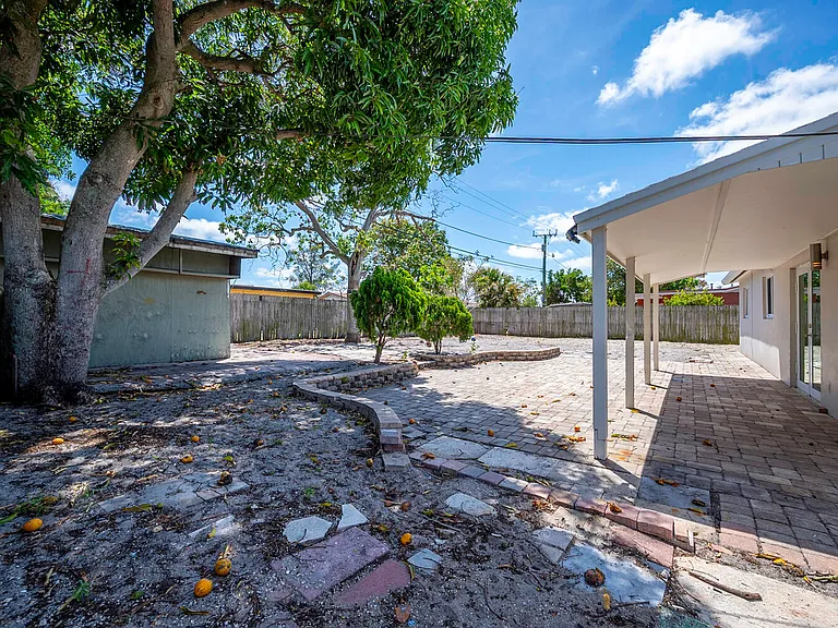 2100 N Seacrest Blvd — Photo 19