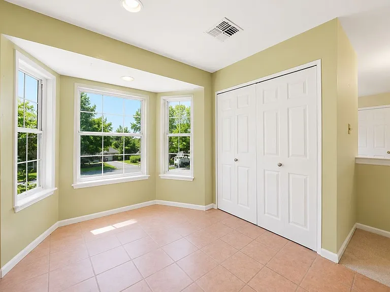 700 Bradford Ter — Photo 11