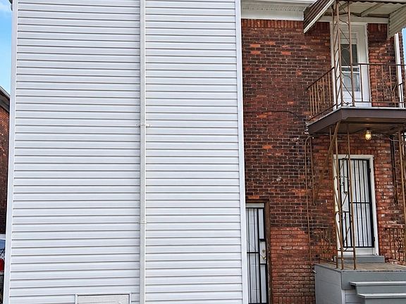 2nd image of 2936 Montgomery St
