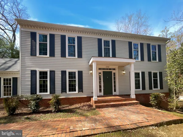 2724 Valestra Cir, Oakton, VA 22124