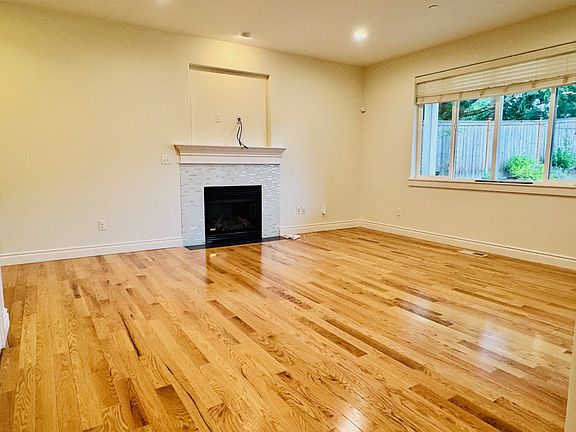 5th image of 10118 162nd Ave NE #1