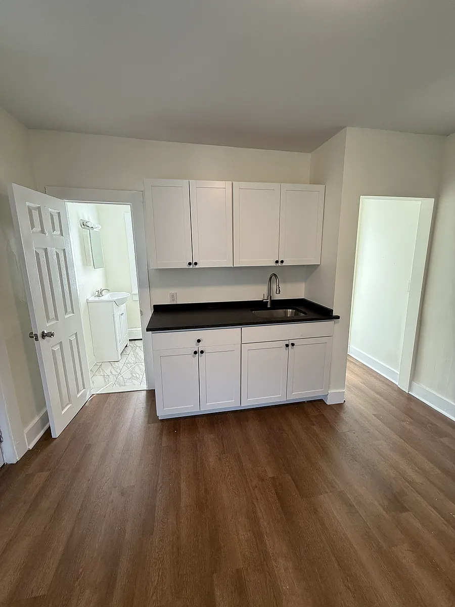 Building Photo - 27 Botsford St #1