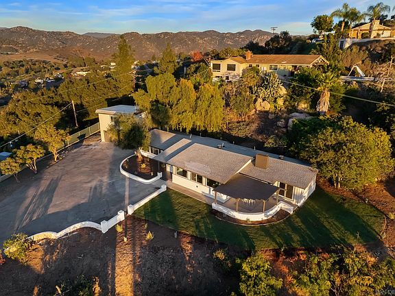 3rd image of 2323 Carroll Ln