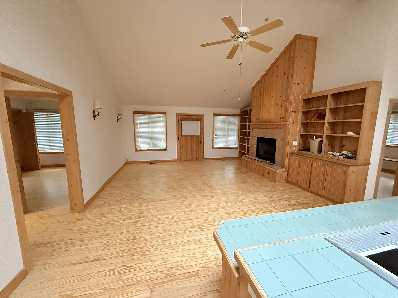 3 bed, 1336 sqft, $2,200 — Photo 2