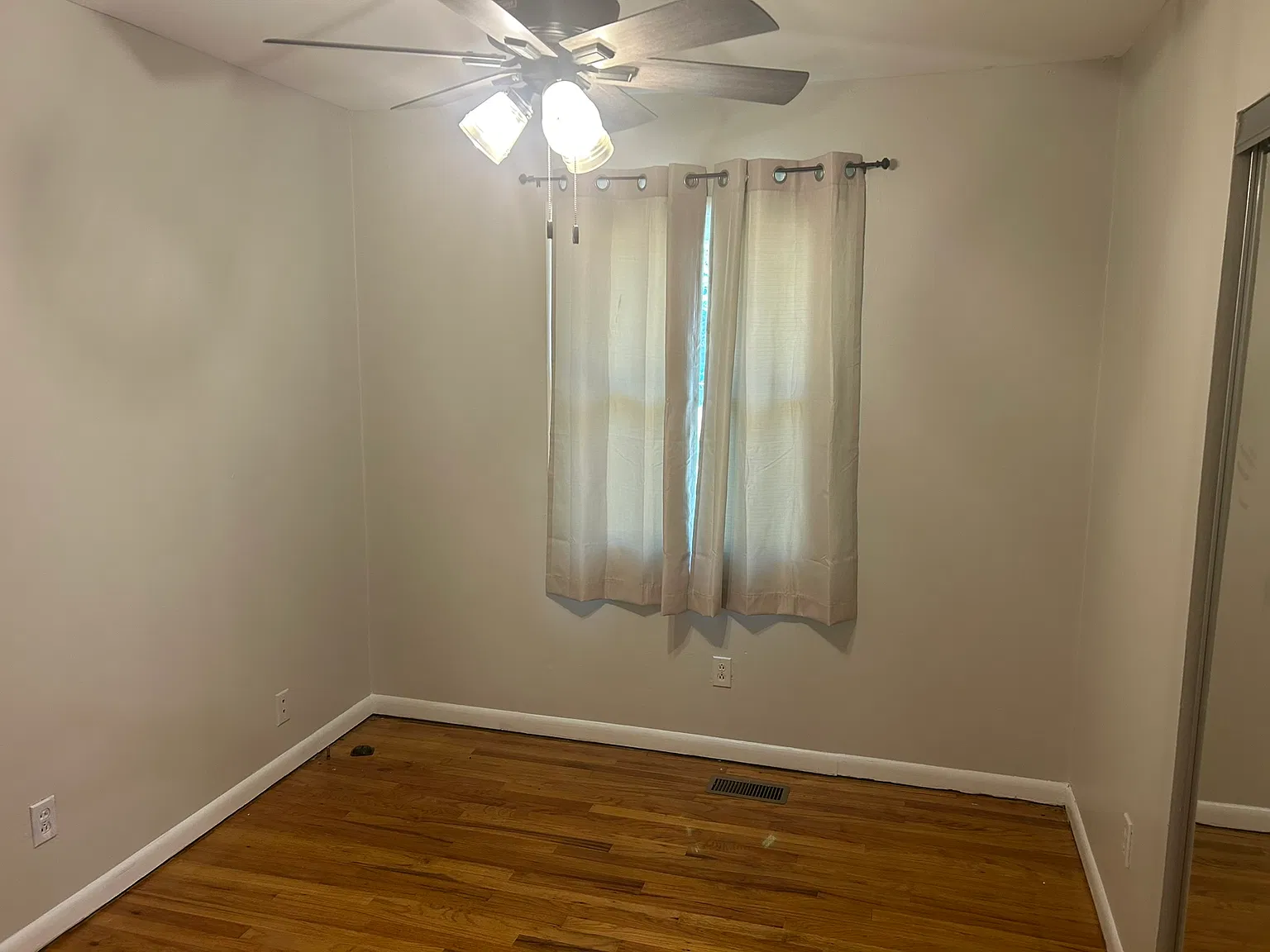 3 bed, 1075 sqft, $1,500 — Photo 3