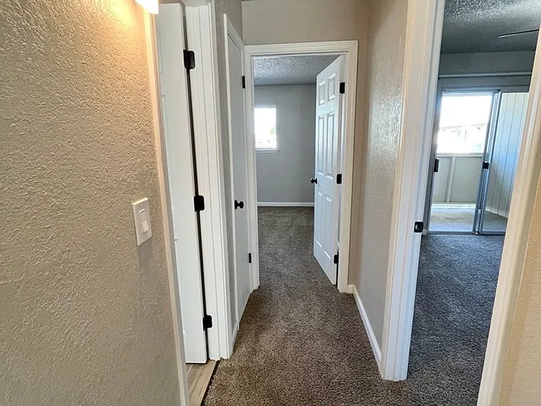 Cedar Apartments — Photo 7