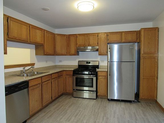 3rd image of 1083 Manchester Cir
