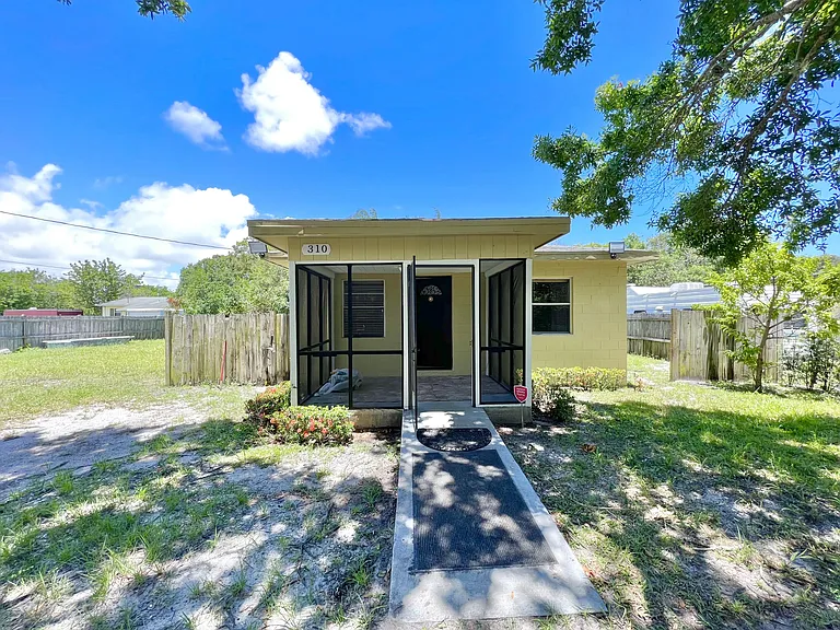 310 Dickson Dr — Photo 1