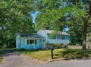 70 S Tallyho Dr, Springfield, MA 01118