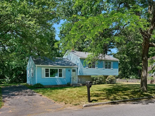 70 S Tallyho Dr, Springfield, MA 01118