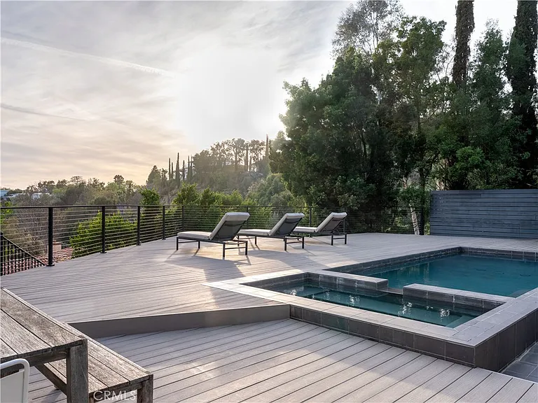 2420 Bowmont Dr — Photo 23
