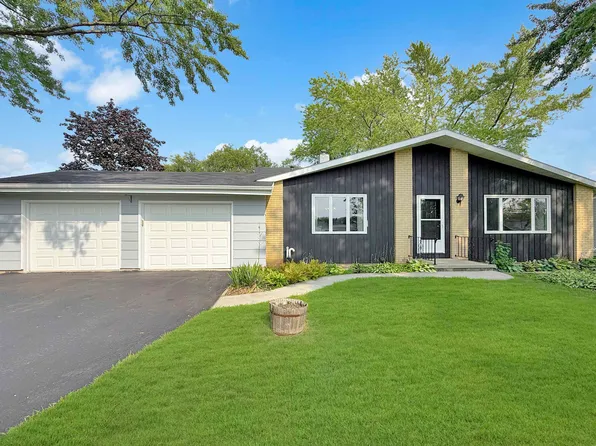 130 Barton Rd, Oshkosh, WI 54904