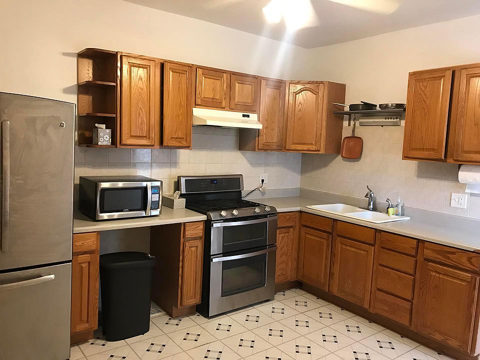 2nd image of 3938 N Albany Ave #1