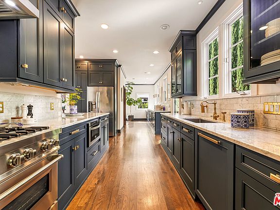 5th image of 2052 S Hobart Blvd