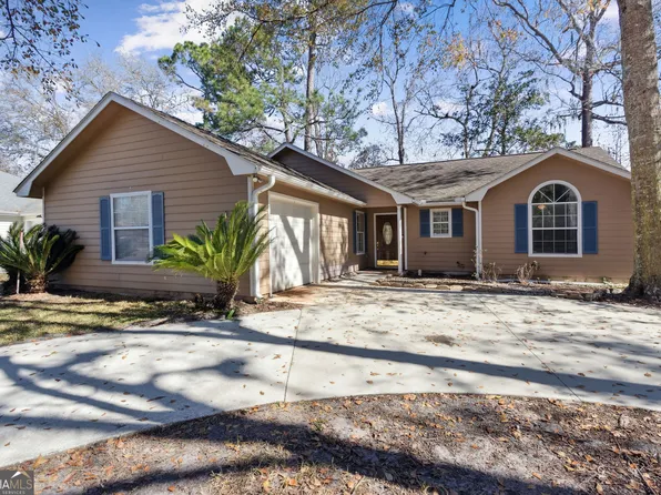 302 McIntosh Dr, Saint Marys, GA 31558