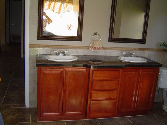 Master bath w/ new chery cabinets,granite counter, stonebacksplash