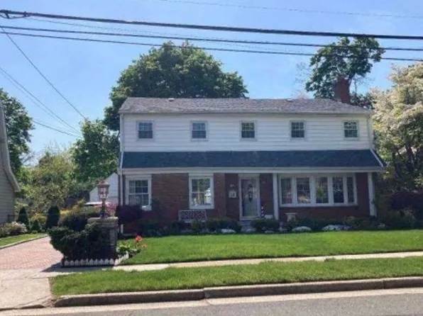83 Saint Pauls Rd N, Hempstead, NY 11550