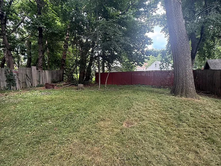 129 The Brooklands Ave — Photo 22