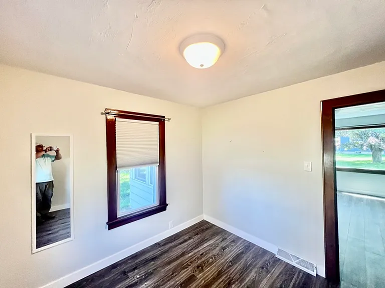 1032 N Rapids Rd — Photo 8