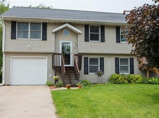 307 Parkview Ct, North Liberty, IA 52317