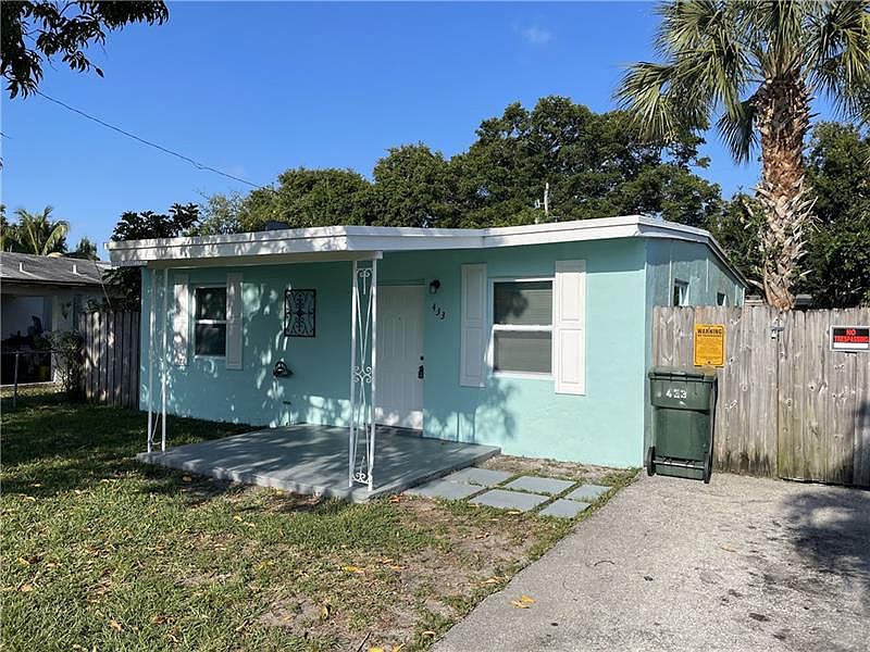 1st image of 433 NW 15th Ter