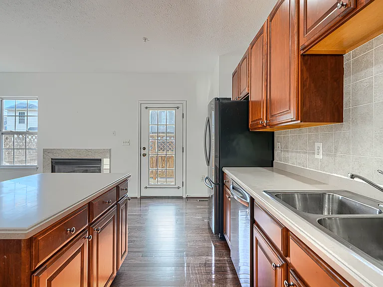 5048 Kemsley Ct — Photo 7