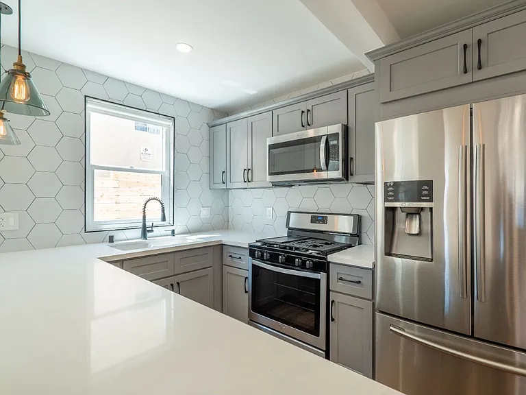 3412 Bellevue Ave — Photo 3