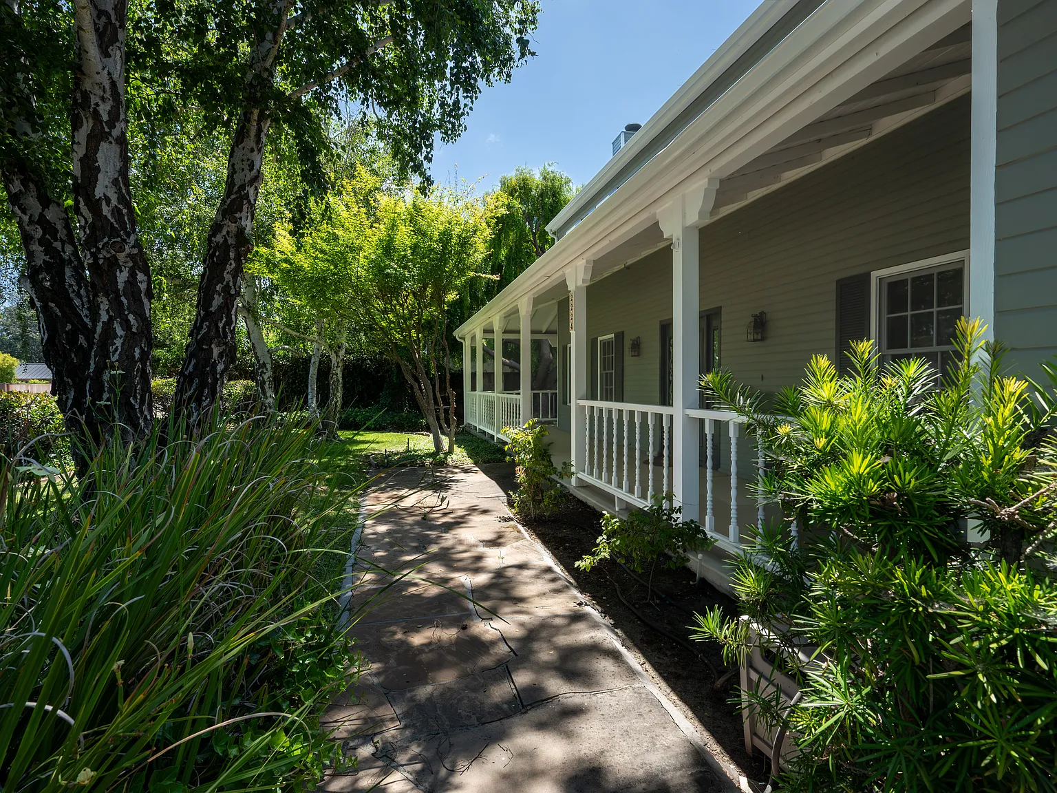 3 bed, 2.5 bath, 2146 sqft, $6,000 — Photo 2