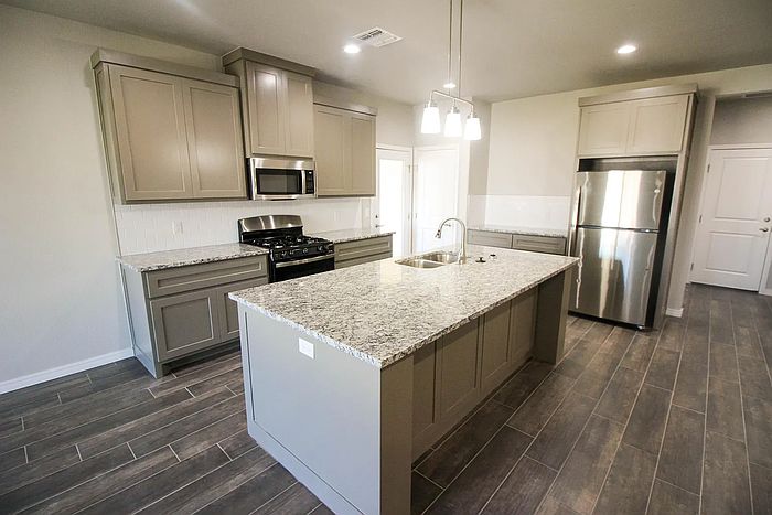 1st image of 2705 Knoll Dr