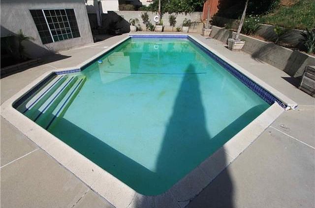 2nd image of 406 W Oakmont Dr