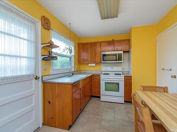 4th image of 416 Marguerite Ave