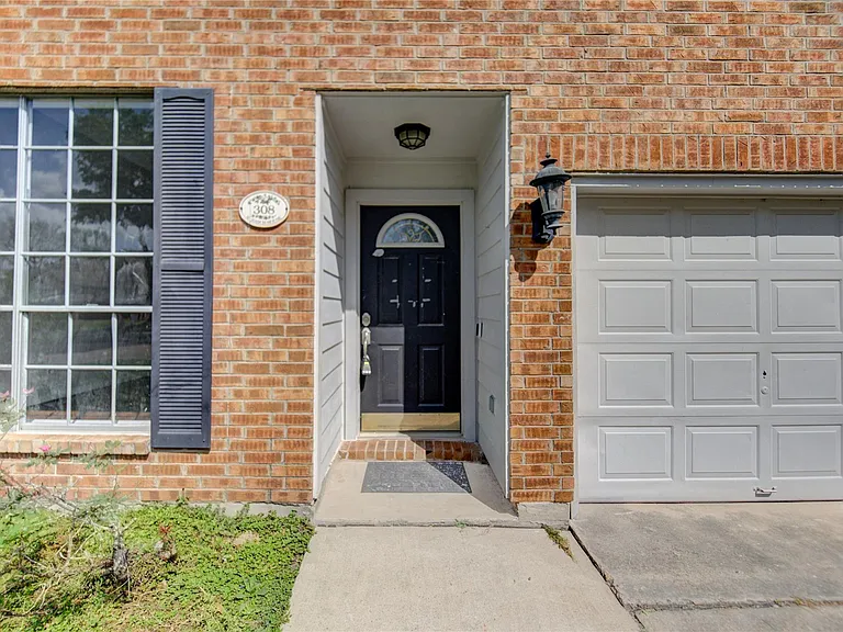 308 N Ranch House Rd — Photo 2
